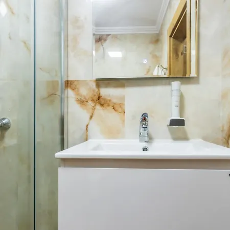 Laguna Hotel 4*
