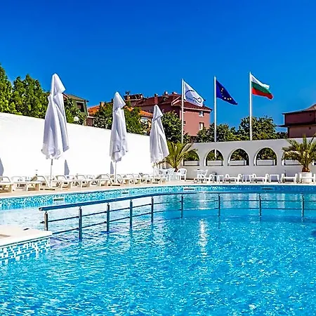 Laguna Hotel 4*